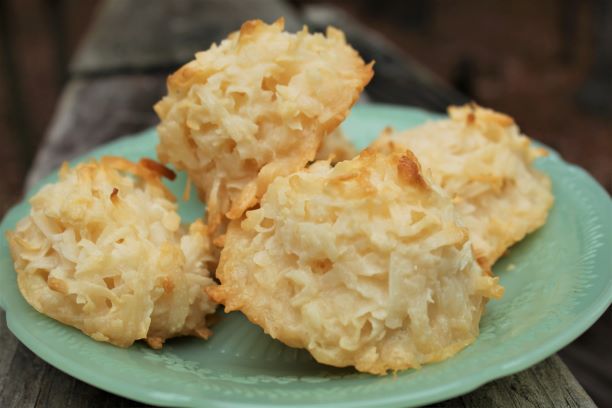 Easy Coconut Macaroons You Just Need 2 Ingredients Savory Saver