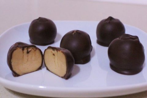 How to make Peanut Butter Balls the Easy Way - Savory Saver